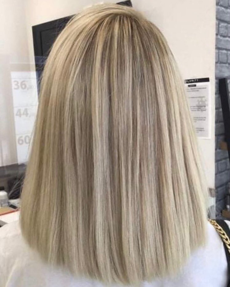 Le protocole #metaldetox de chez @lorealpro a permis &agrave; cette cliente d&rsquo;obtenir un blond tr&egrave;s clair tout en respectant sa fibre capillaire ! Cela permet donc d&rsquo;avoir une couleur optimis&eacute;e 🤩
Avez-vous d&eacute;j&agrav