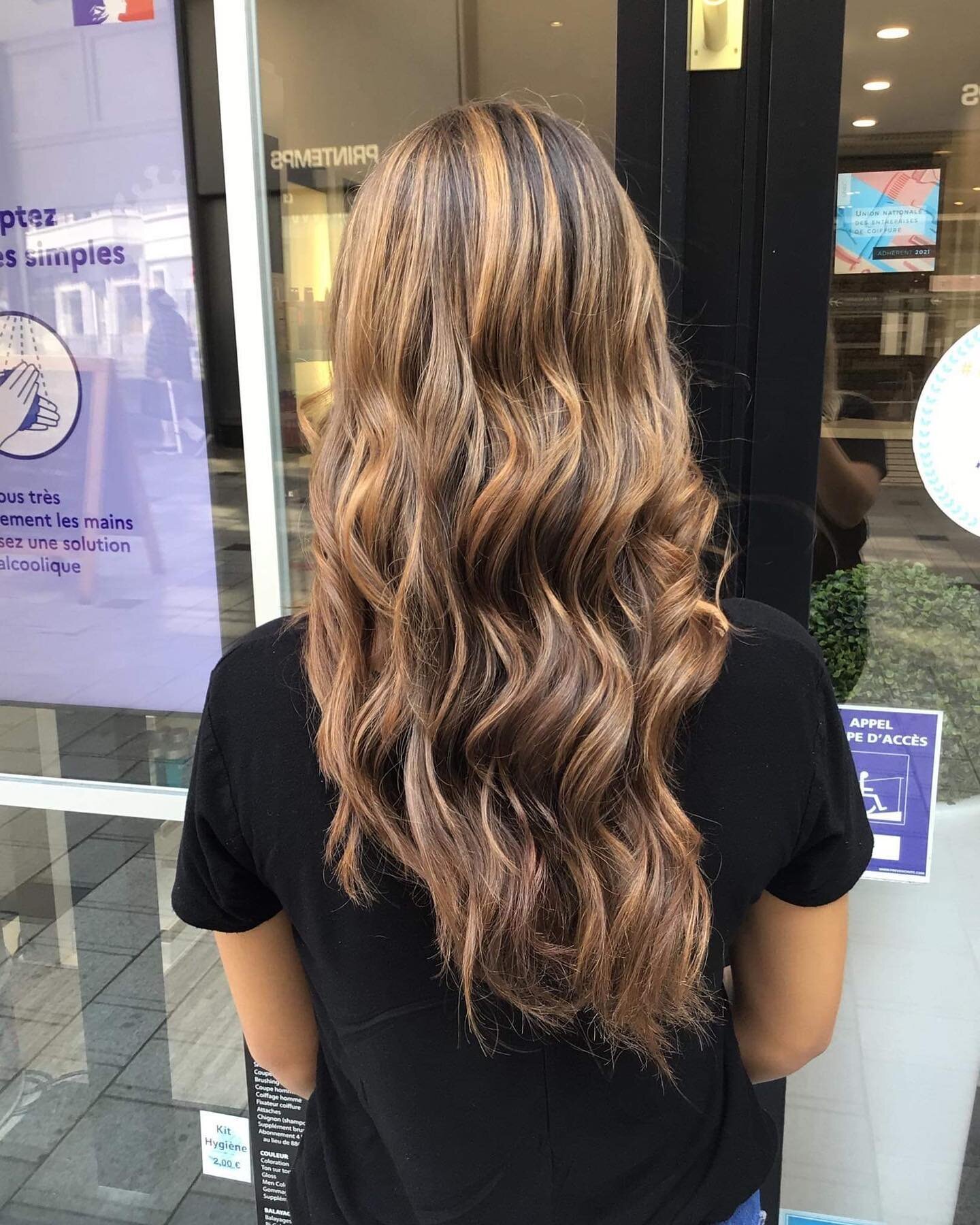 Balayage maronn&eacute; aux reflets dor&eacute;s 🤎✨
#lehavre #lehavrecity #lehavretheplacetobe #balayage #balayagebrunette #balayagecaramel #balayagehair #caramelbalayage #brunette #lehavrecoiffure #lehavrecoiffeur #coiffurelehavre #coiffeurlehavre